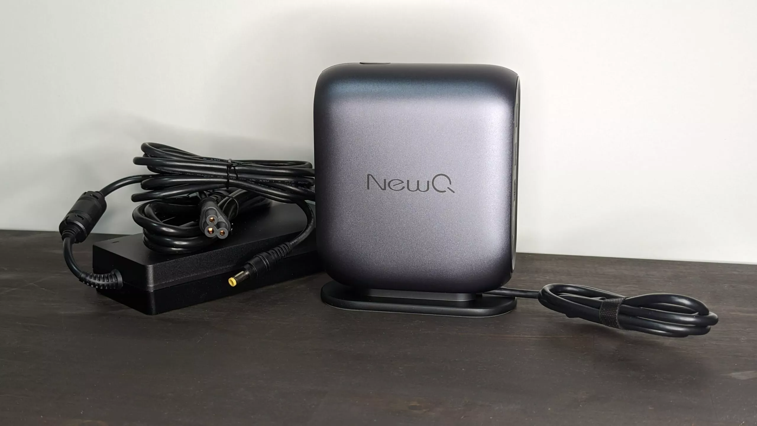 NewQ 16-in-1 Docking Station Side
