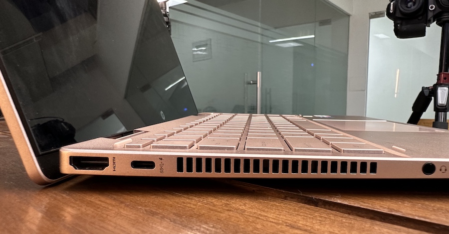 HP Pavilion x360 left-side input ports