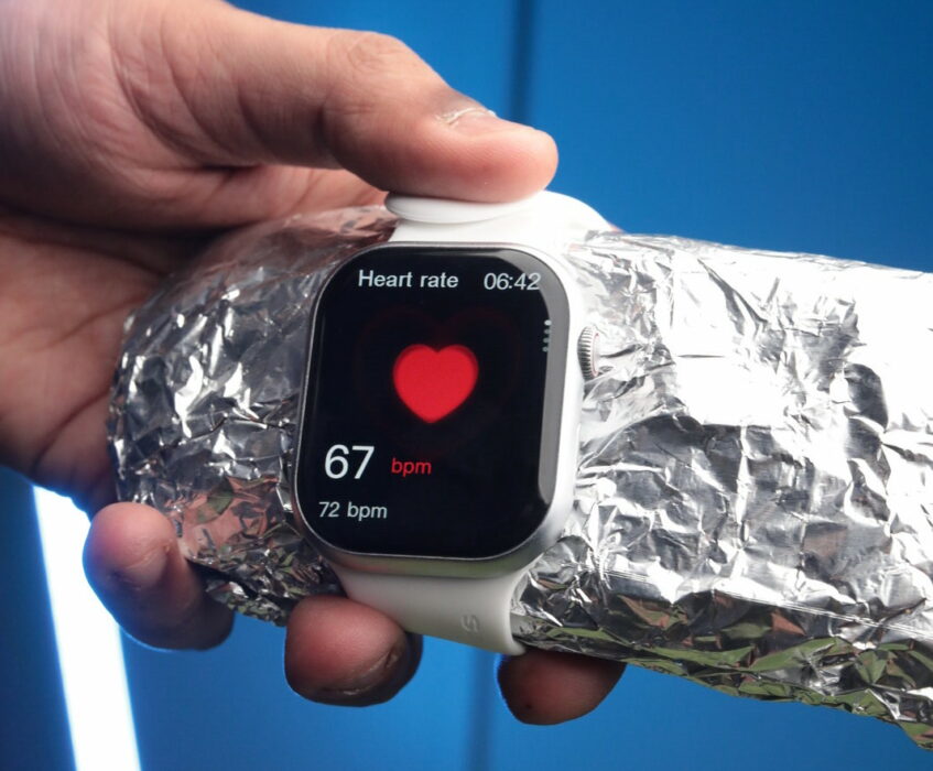Image of CrossBeat Nexus Measuring heart rate of a foil