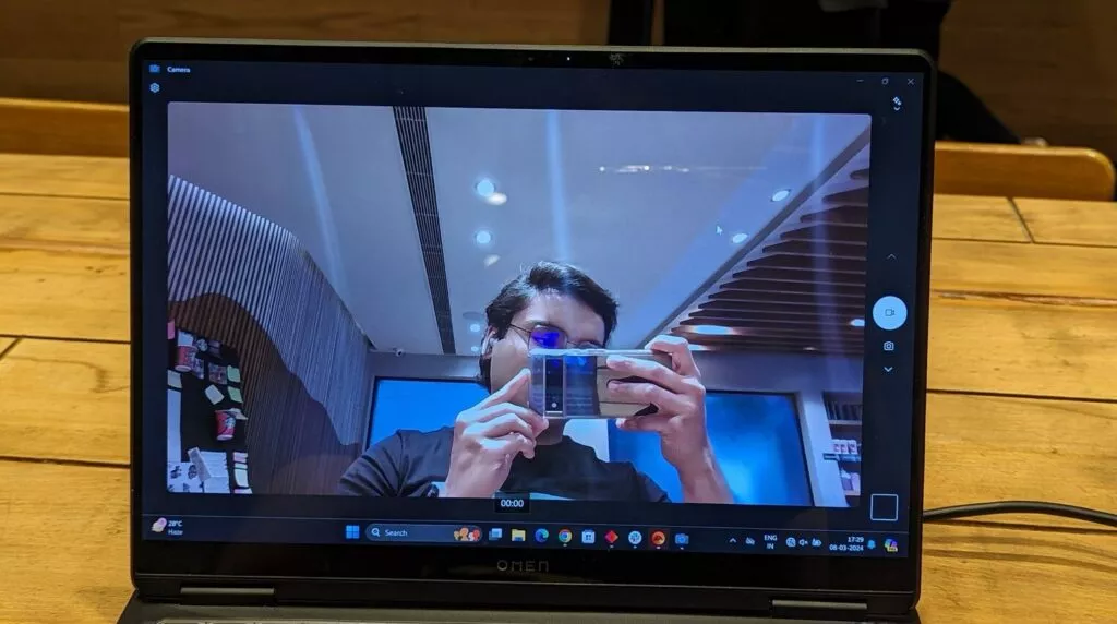 Webcam image from the HP Omen Transcend 14