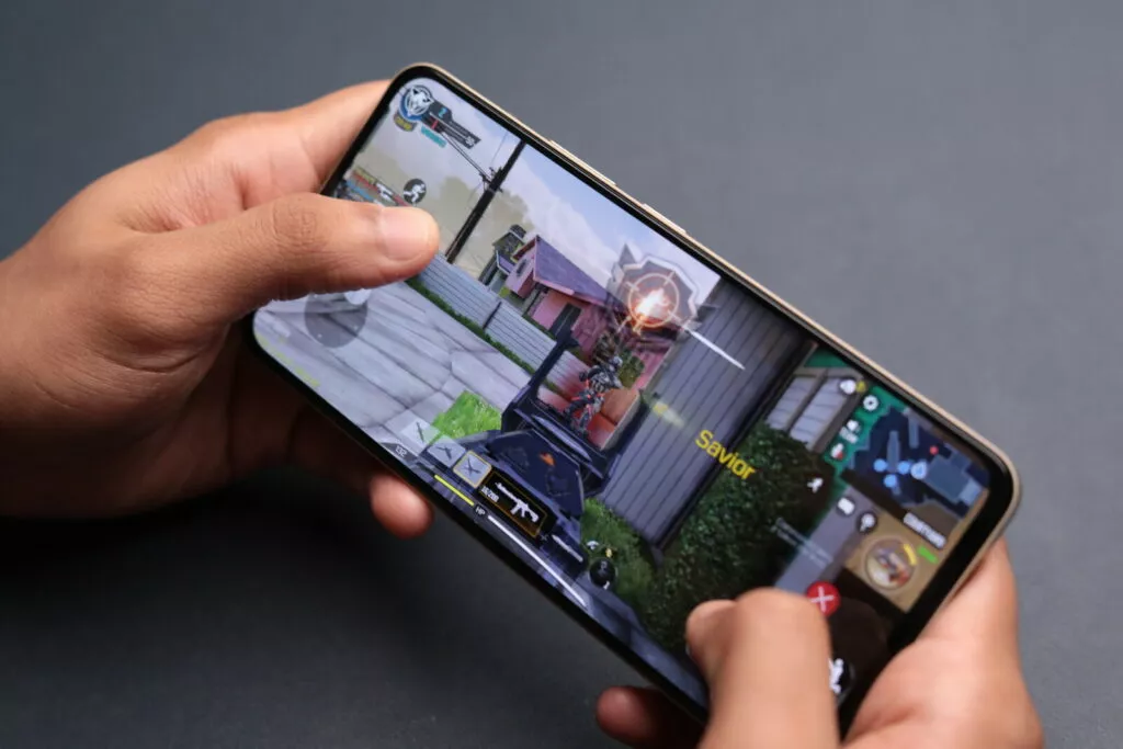 Image of the Realme Narzo 70 Pro 5G while gaming 
