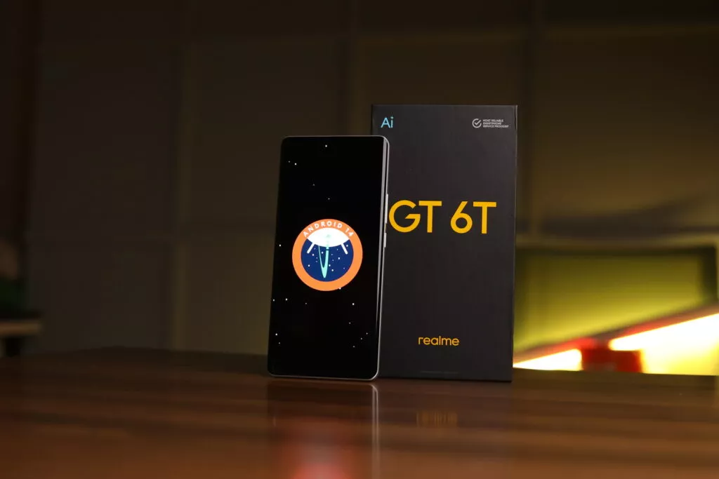 Front image of the Realme GT 6T