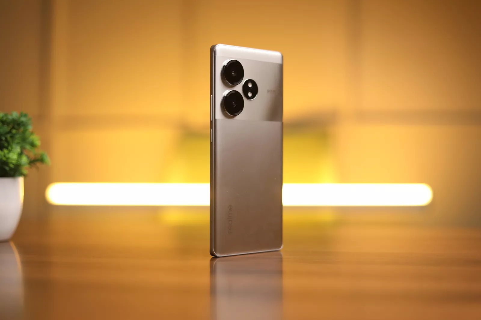 Image of the back panel of the Realme GT Neo 6T