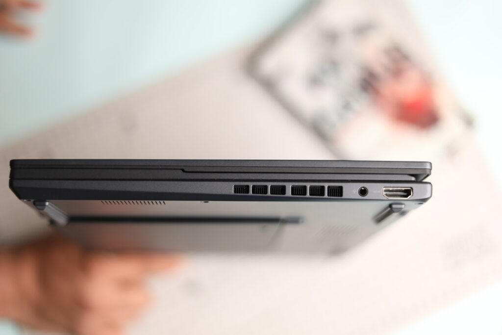 Ports on the right side of the Asus Zenbook Duo