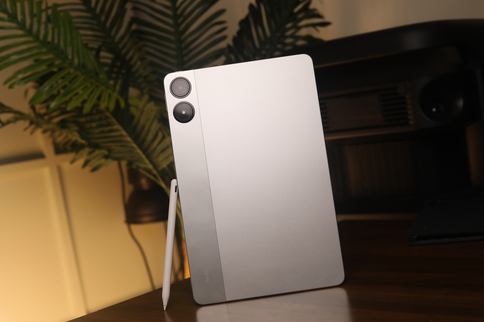 Image of the Design of the Redmi Pad Pro 5G-1