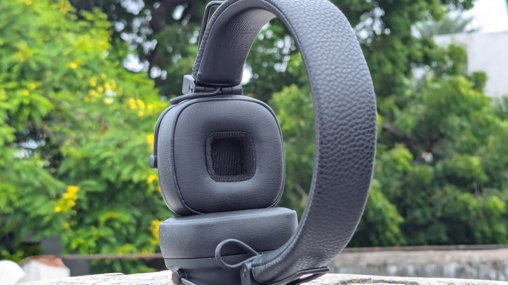 Image of the headphone's earcups