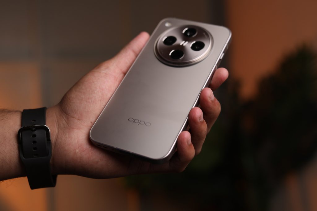 Image of a person holding the OPPO Find X8