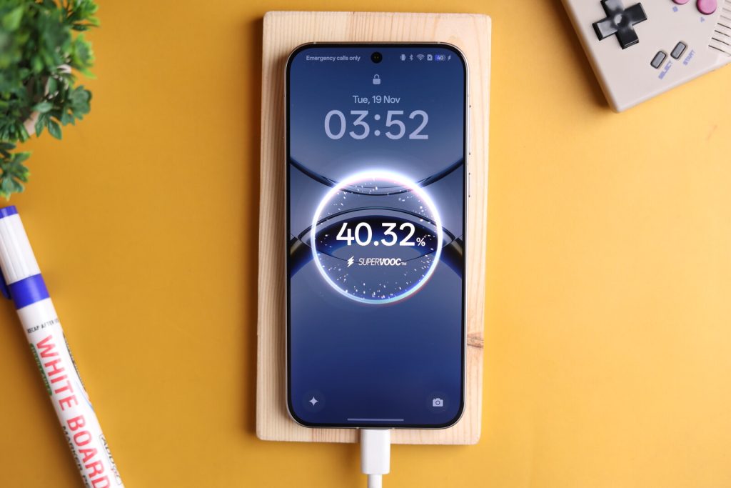 Image of the OPPO Find X8 Charging