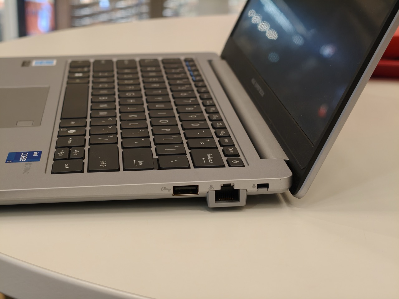 Image of the ports on Asus Expertbook P1
