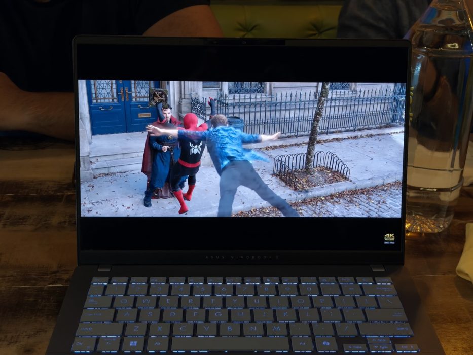 Image of the display on the Asus Vivobook S14 oled
