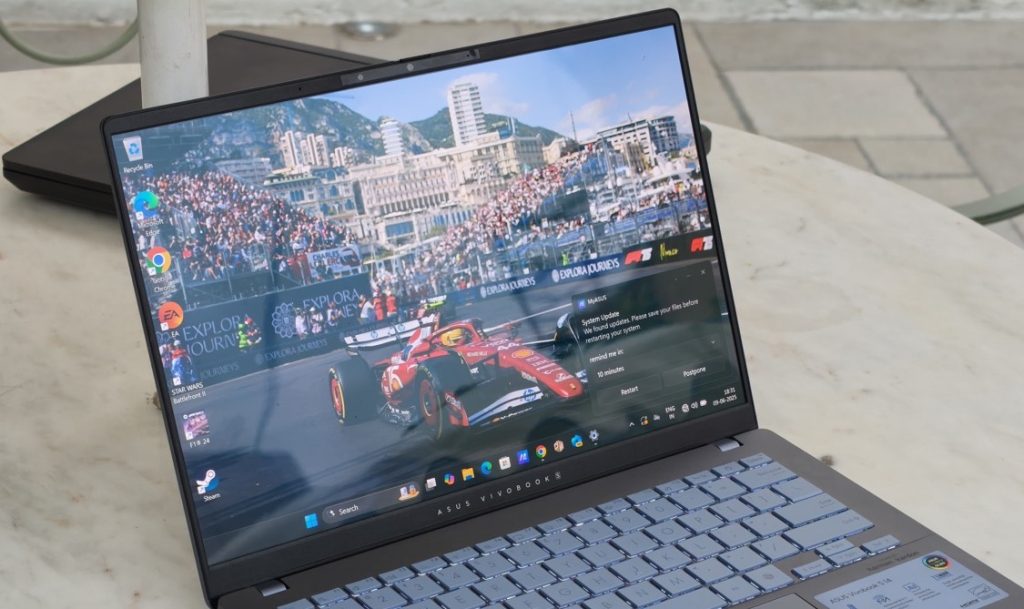 Image of the reflections on the screen