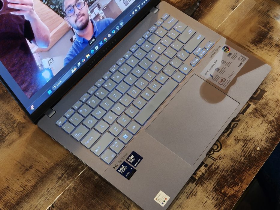 Image of the keyboard and trackpad