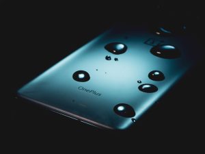 Featured image of how to get water out from charging port