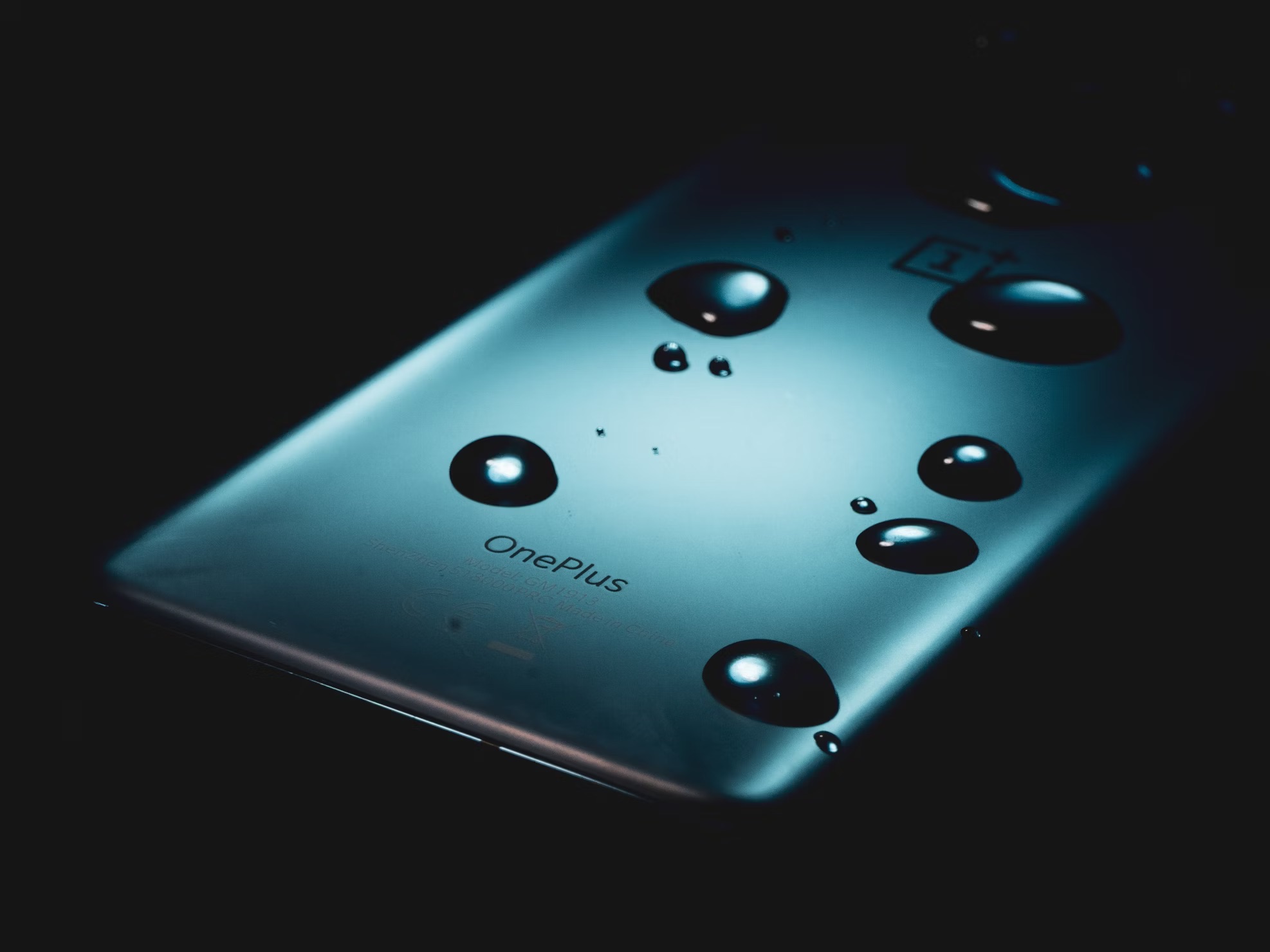 Featured image of how to get water out from charging port