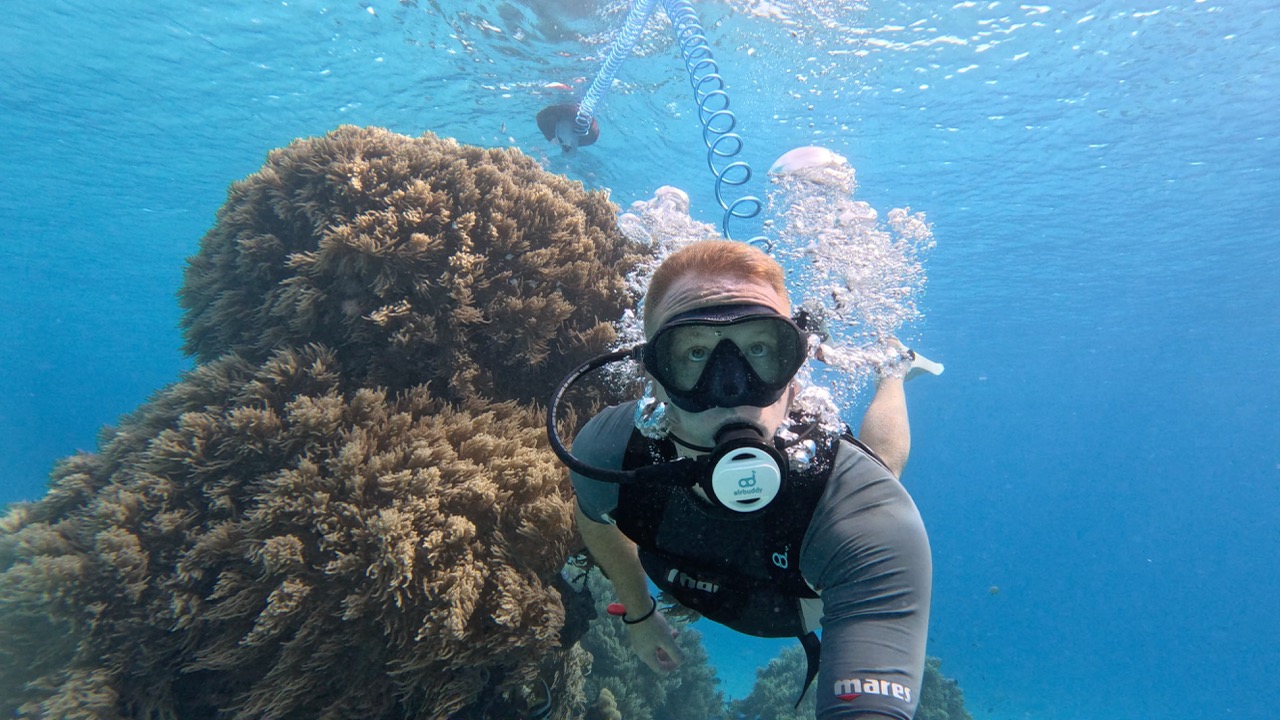 Image of the AirBuddy diving