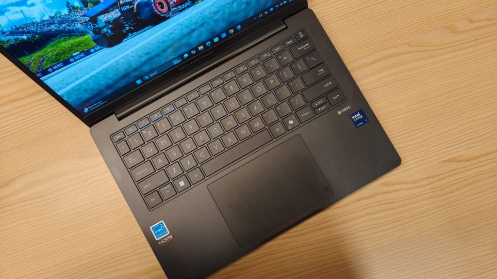 Image of the keyboard and trackpad of the Asus ExpertBook B3