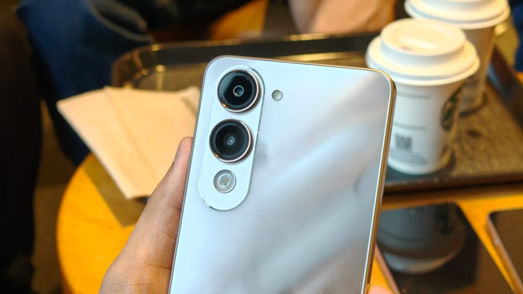 Image of the design of the phone