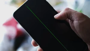Green line issue on phone image
