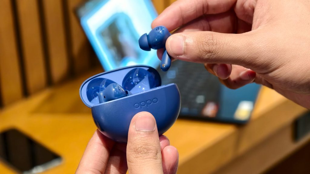 OPPO Enco Buds 3 Pro+ Case and buds