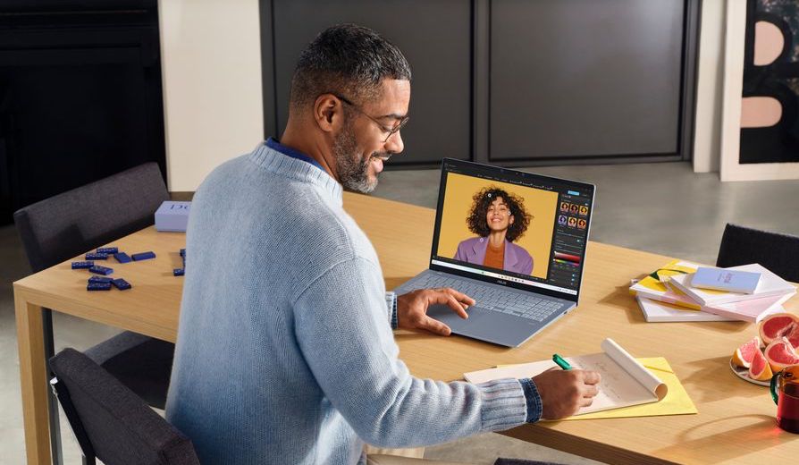 A person working on the vivobook S16