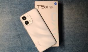 vivo T5x kept on it's box