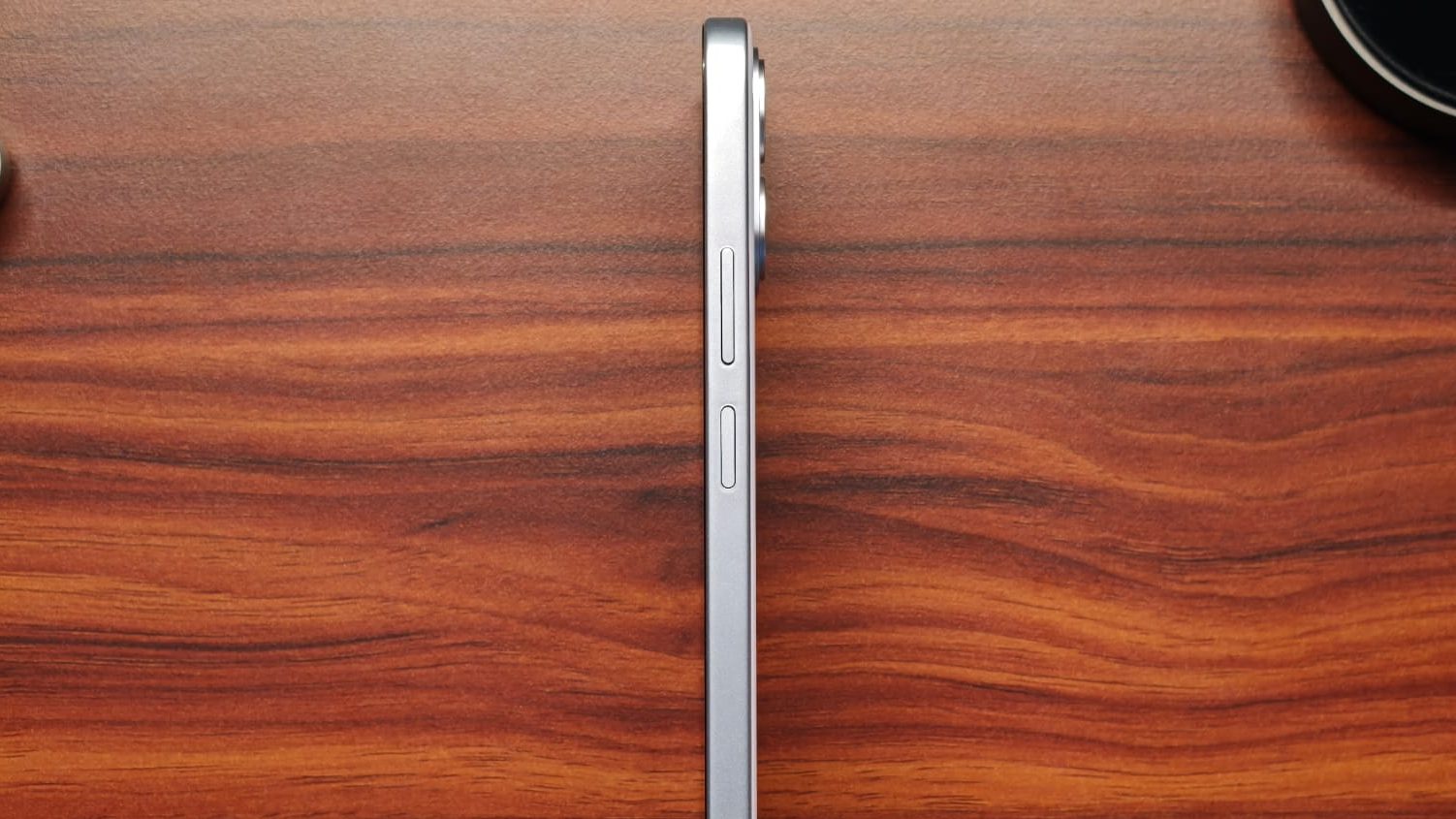 Side profile of the T5x