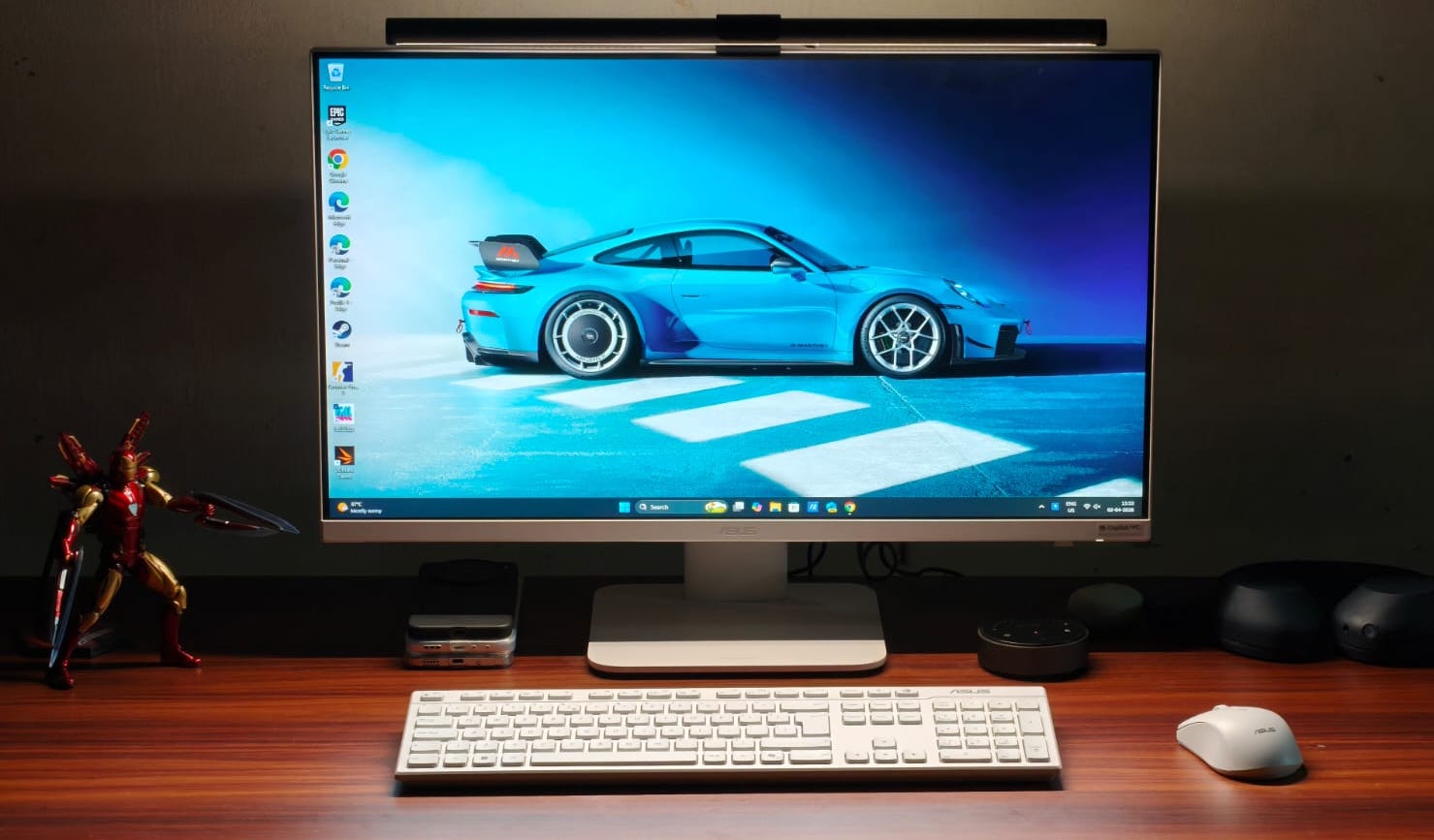 Asus VM670KA kept on a wooden table