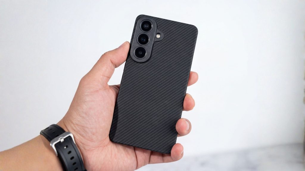 Black Thinborne case for the regular S26